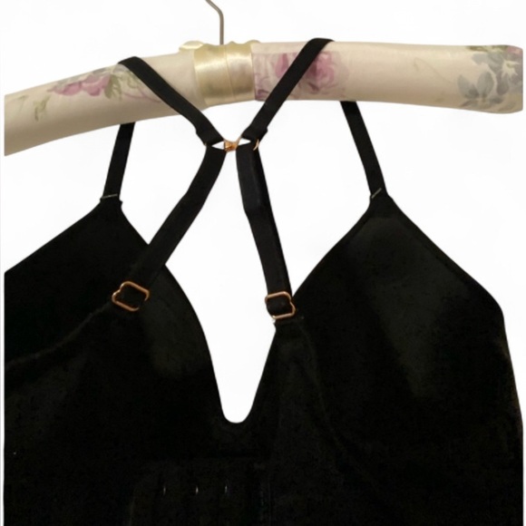 Secret Treasures Black Wire Free Converts to Crossback Bra NEW! NWT - Picture 2 of 3